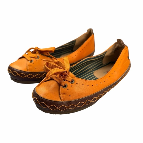 AWOL Shoes - VTG Y2K AWOL Orange Leather Slip On Laced Boho Gardening Ballet Flats Size 8